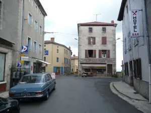 La place principale de Saint-Amant-Roche-Savine en 2011