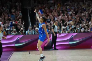 Gabby Williams en action avec l’équipe de France de basket en septembre 2026