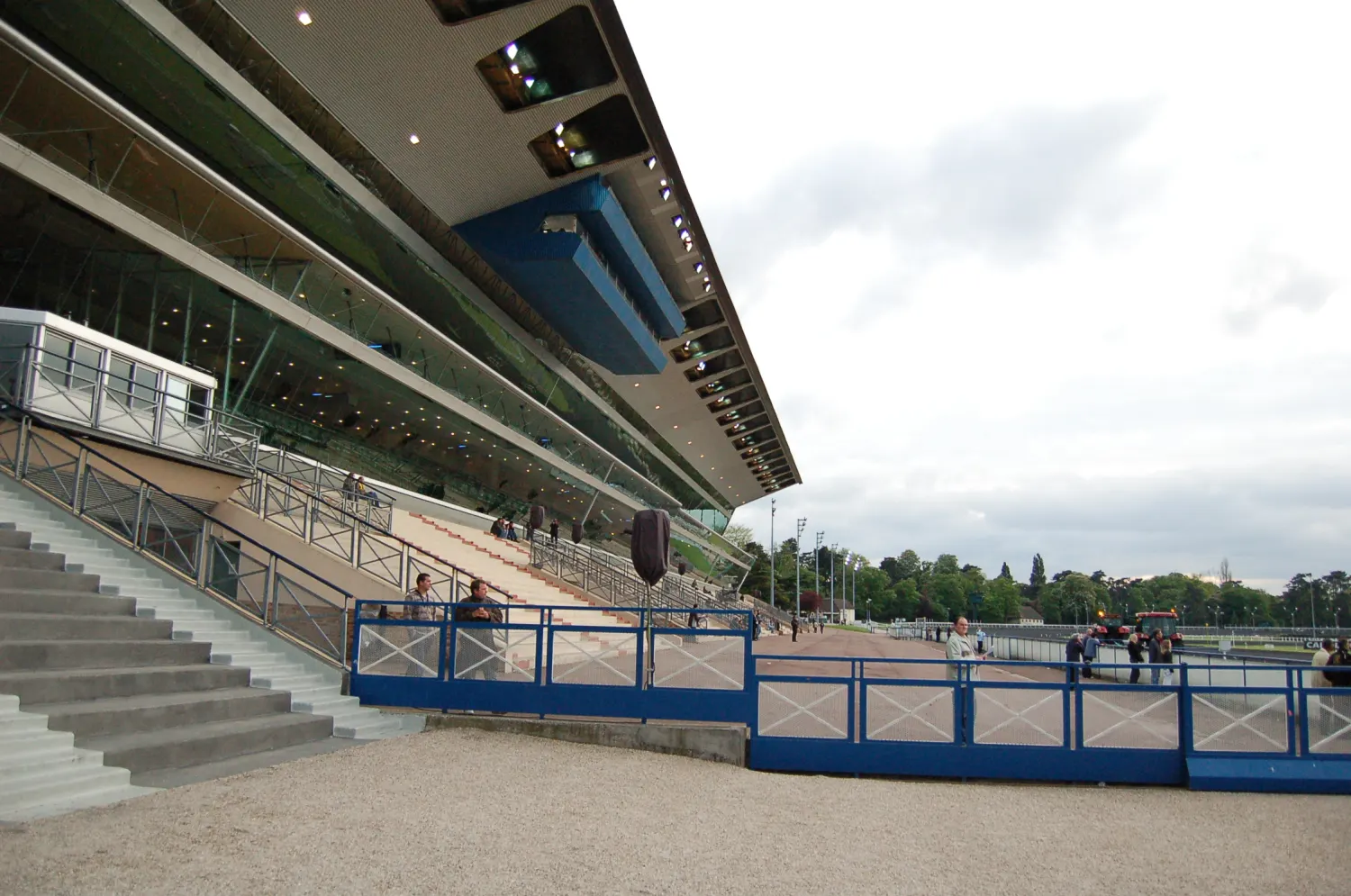 À Paris-Vincennes, le meeting d’hiver démarre avec 779 courses au programme 1 Tribunes de l’hippodrome de Paris-Vincennes, archive de mai 2009