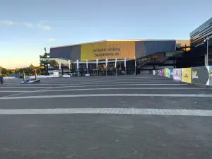 La façade et le parvis de Rotterdam Ahoy en2020, photographie d’archive du lieu des Mondiaux
