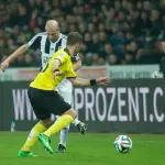 Zinédine Zidane joue lors d’un match caritatif à Berne en 2014