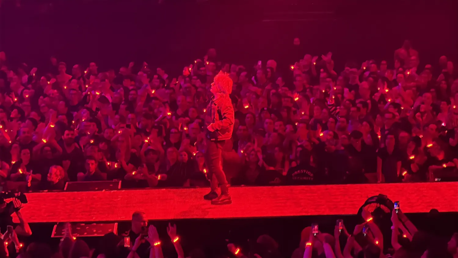 Nicola Sirkis lors d’un concert d’Indochine en février 2025