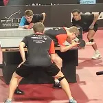 Alexis et Félix Lebrun pendant un match de double de tennis de table