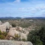 Montalba-le-Château et son plateau vus depuis Puig Pedrós