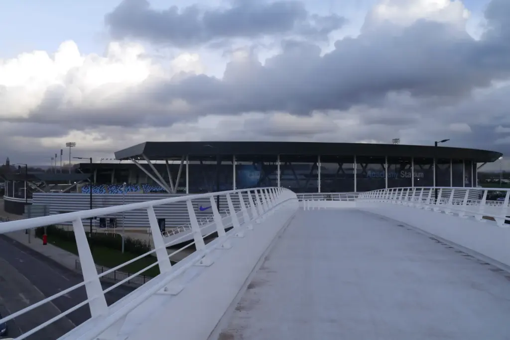 Terrain et tribunes de l’Academy Stadium à Manchester, archive de2015