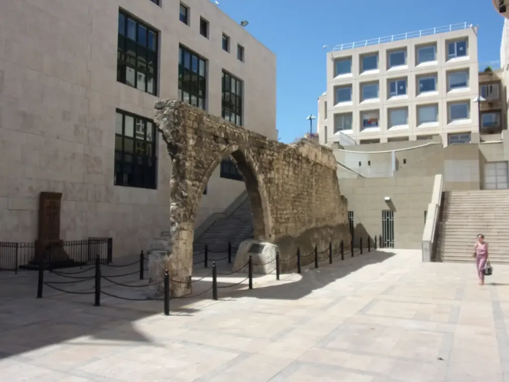 Abords de l’Hôtel du Conseil régional de Provence-Alpes-Côte d’Azur à Marseille