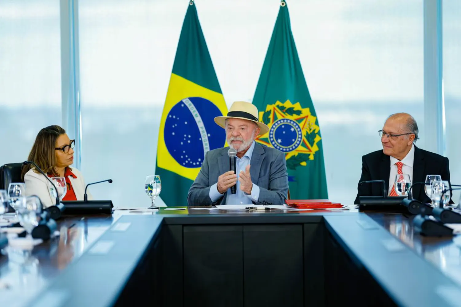 Lula, au centre, au palais du Planalto le 29 juillet 2026. Photographie d’archive, distincte du scrutin du 25 octobre.