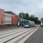 Une rame du tramway de Valenciennes en station, archive de 2006