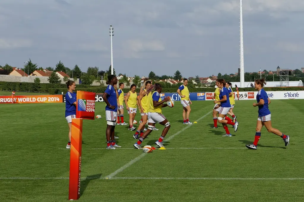 Des joueuses du XV de France féminin à l’entraînement