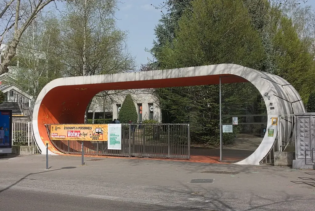 Entrée du campus Tréfilerie rue du Onze-Novembre à Saint-Étienne