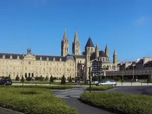 L’hôtel de ville de Caen vu depuis son esplanade, image d’archive