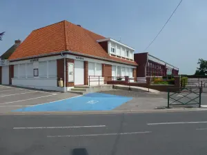 Mairie et école de Boëseghem, photographie d’archive de2013