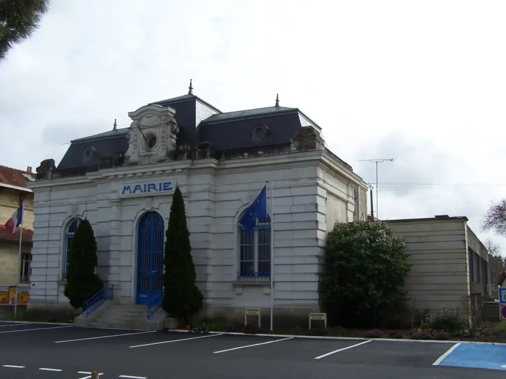 La mairie du Porge en Gironde
