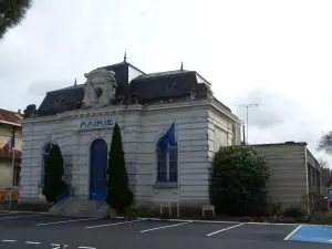 La mairie du Porge en Gironde
