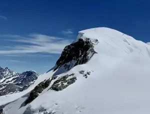 Sommet enneigé du Breithorn dans les Alpes valaisannes