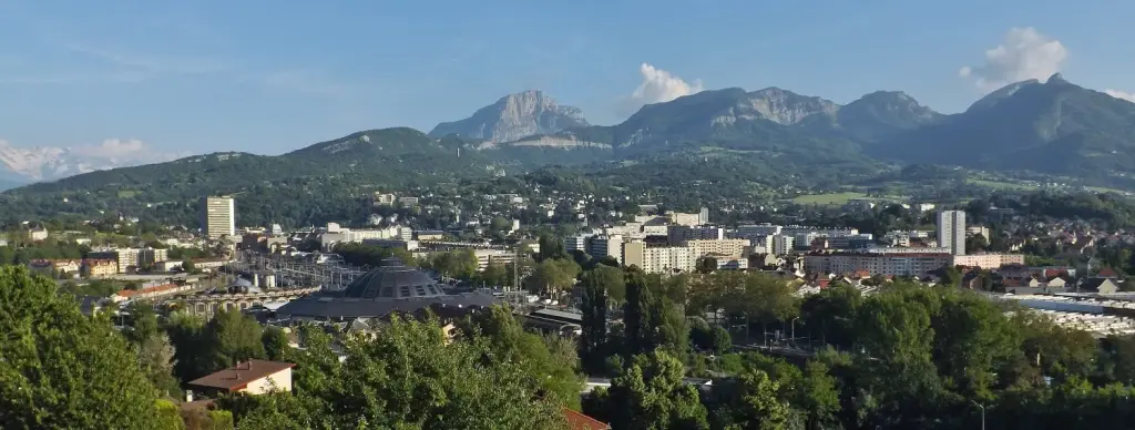 Vue panoramique de Chambéry et du massif de la Chartreuse