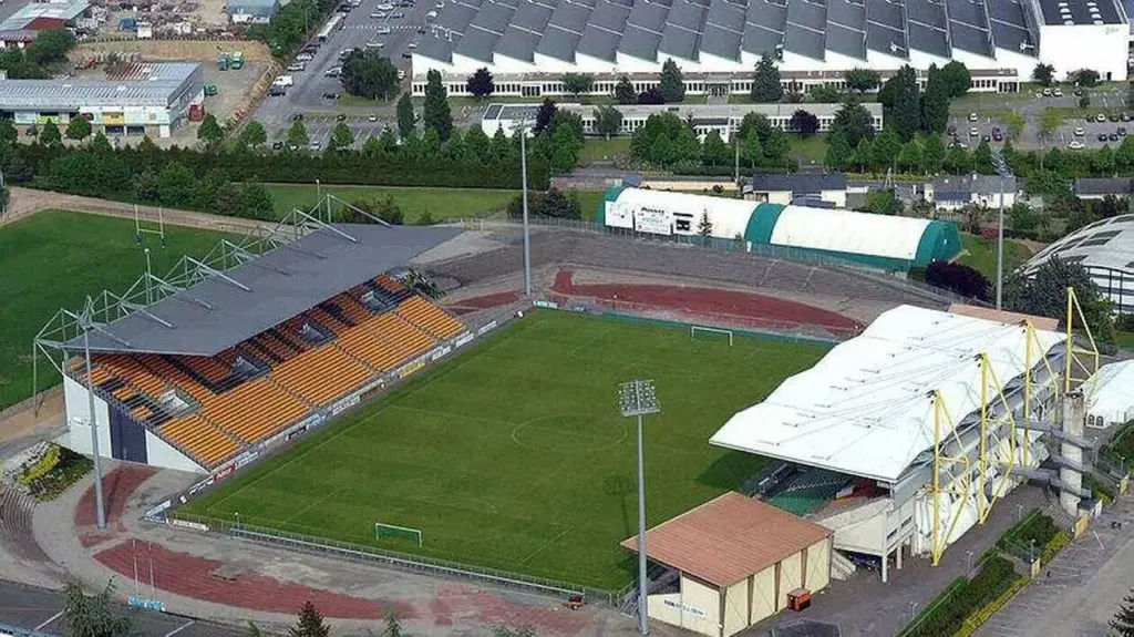 Le stade Francis-Le-Basser à Laval