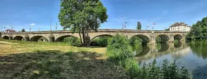 Le pont et les quais de Port-sur-Saône