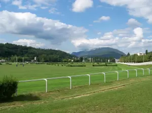 Vue de l’hippodrome de Marlioz à Aix-les-Bains en septembre 2012
