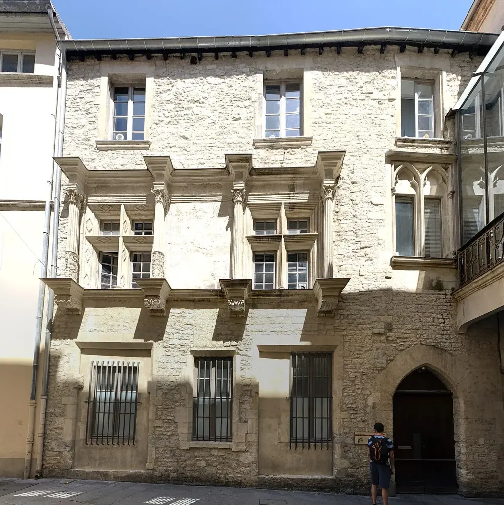Façade de l’hôtel de ville de Nîmes, archive de juillet 2021