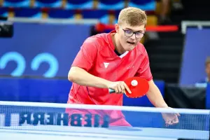 Alexis Lebrun en compétition de tennis de table aux Championnats d’Europe 2022