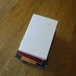 Pile de livres aux couvertures vierges