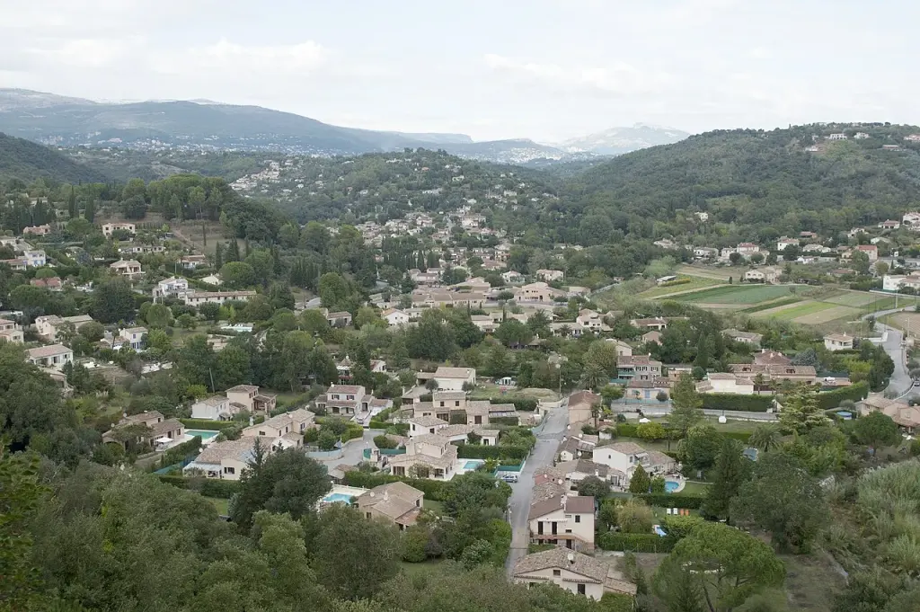 Vue depuis le vieux village d’Auribeau-sur-Siagne
