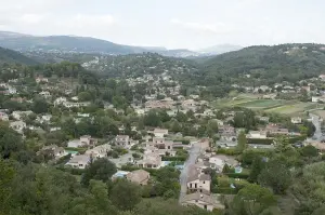 Vue depuis le vieux village d’Auribeau-sur-Siagne