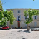 Façade de la mairie de Mazan dans le Vaucluse