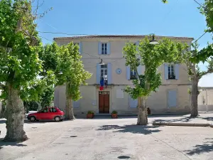 Façade de la mairie de Mazan dans le Vaucluse
