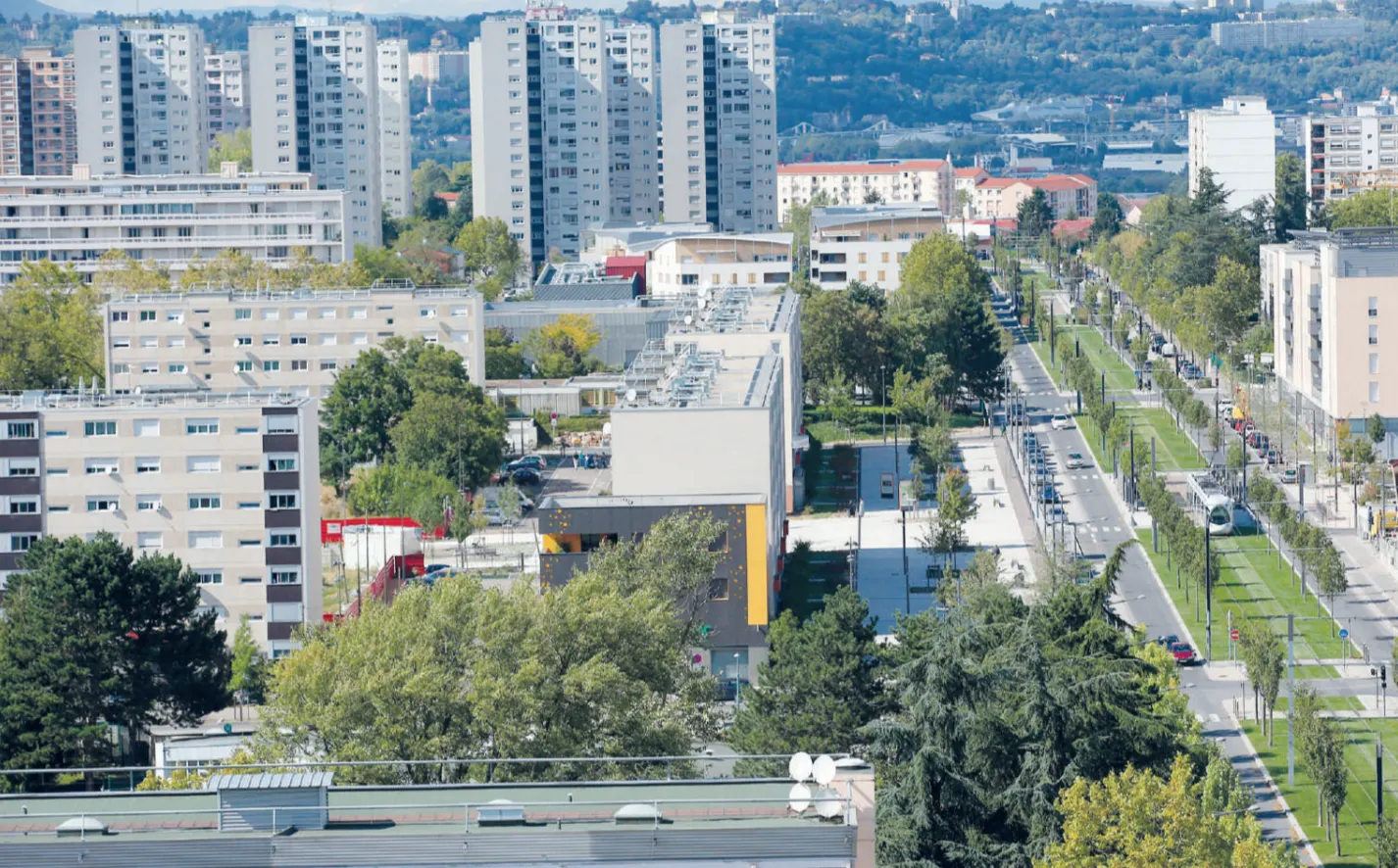 À Lyon et Vénissieux, le tram T4 s’interrompt en soirée les 28 et 29 octobre 1 Vue aérienne des Minguettes et de la ligne T4 à Vénissieux en 2019