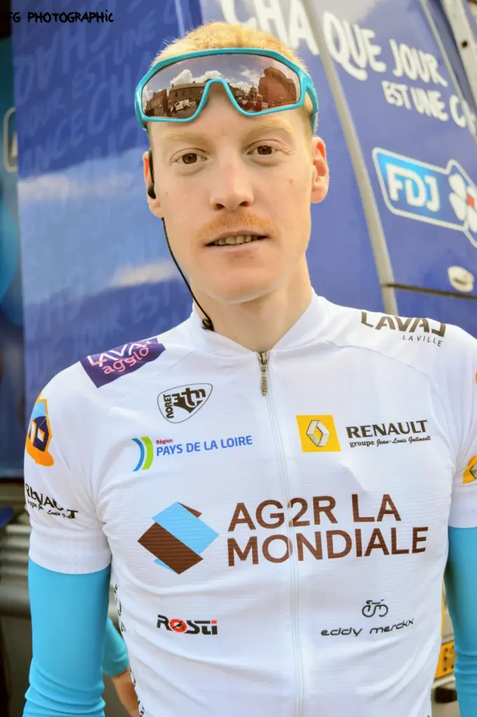 Portrait d'archive du cycliste Dorian Godon, vêtu du maillot AG2R La Mondiale en 2019.