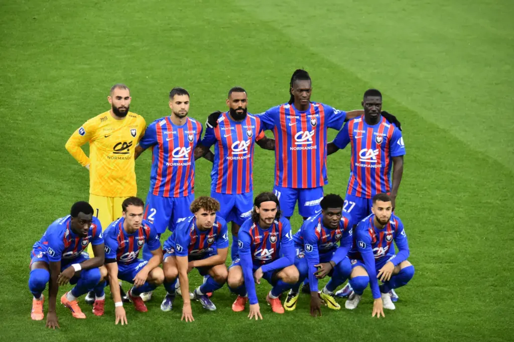 L’équipe du Stade Malherbe Caen avant un match en 2025