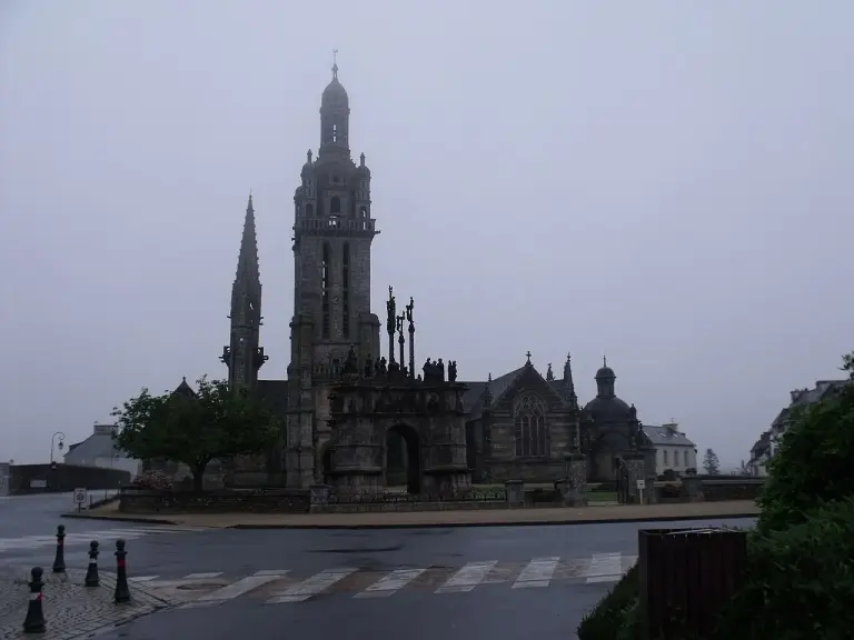 L’enclos paroissial de Pleyben dans le Finistère