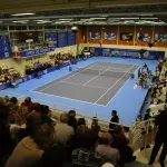 Intérieur de la salle Colette-Besson à Rennes en configuration tennis en 2011