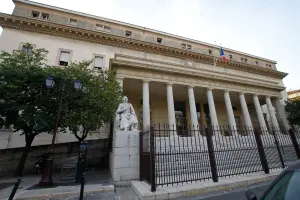 Façade du palais de justice d’Aix-en-Provence, place de Verdun
