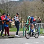 Paul Seixas roule seul en tête pendant l’Ardèche Classic 2026.