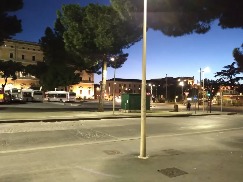 Piazza dei Cinquecento à Rome, photographie d’archive de mars 2021