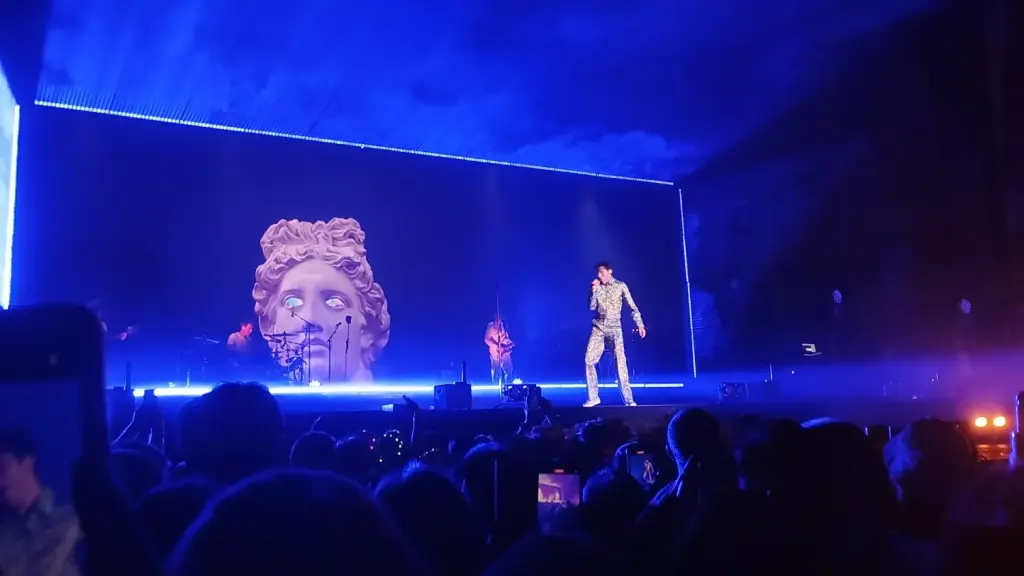 Mika en concert à Chamarande en août2024, photographie d’archive