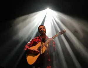 Jérémy Frérot en concert à La Cigale