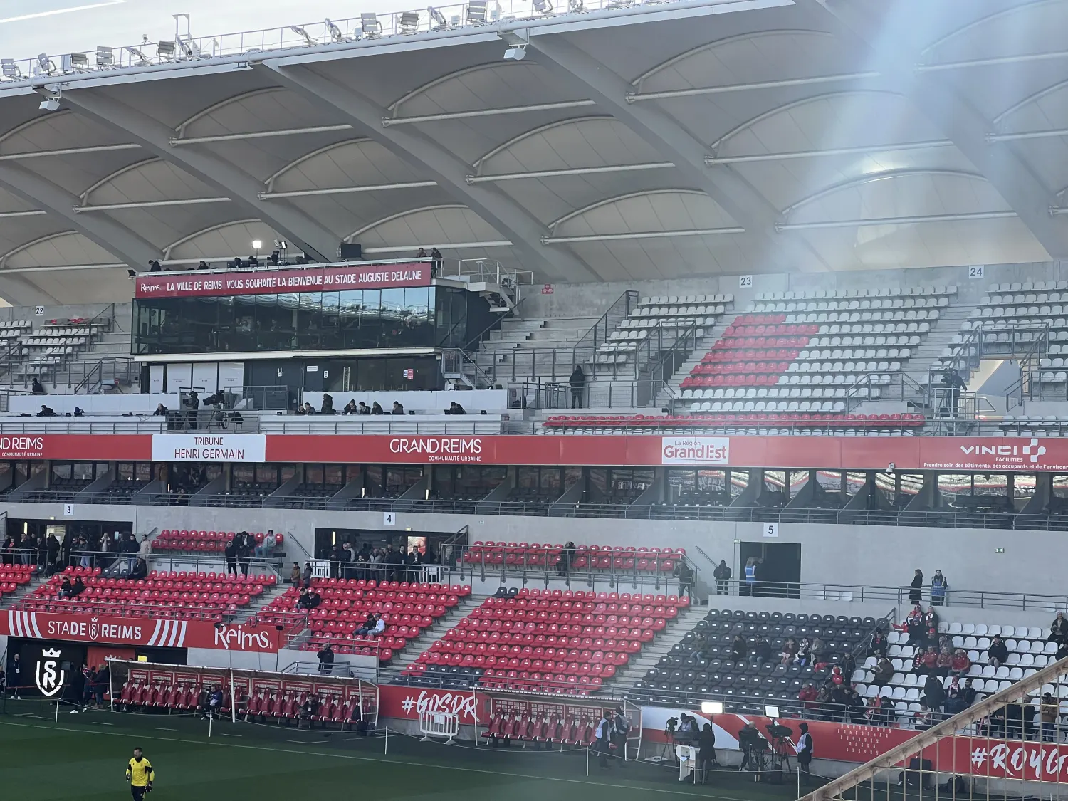 Tribunes du stade Auguste-Delaune à Reims en janvier 2024