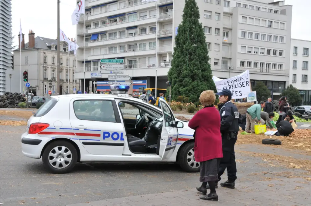 Centre-ville d’Orléans après une manifestation en 2009