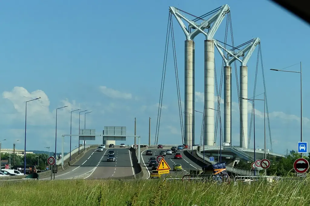 Le pont Gustave-Flaubert à Rouen vu depuis la rive gauche de la Seine (archive du 30 mai 2025)