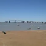 Pont de Saint-Nazaire au-dessus de l’estuaire, photographie d’archive