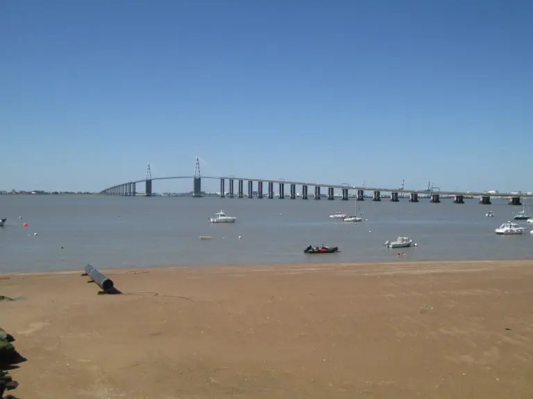 Pont de Saint-Nazaire au-dessus de l’estuaire, photographie d’archive