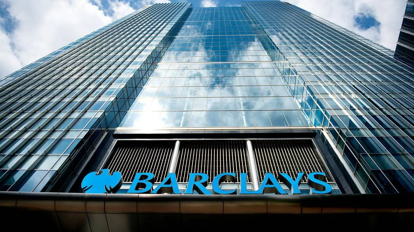 Barclays prévoit 5 000 suppressions de postes dans une réorganisation soutenue par l’IA 1 Le bâtiment du siège de Barclays à Canary Wharf