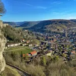 Ornans et la vallée de la Loue vus depuis le belvédère du château en février 2019