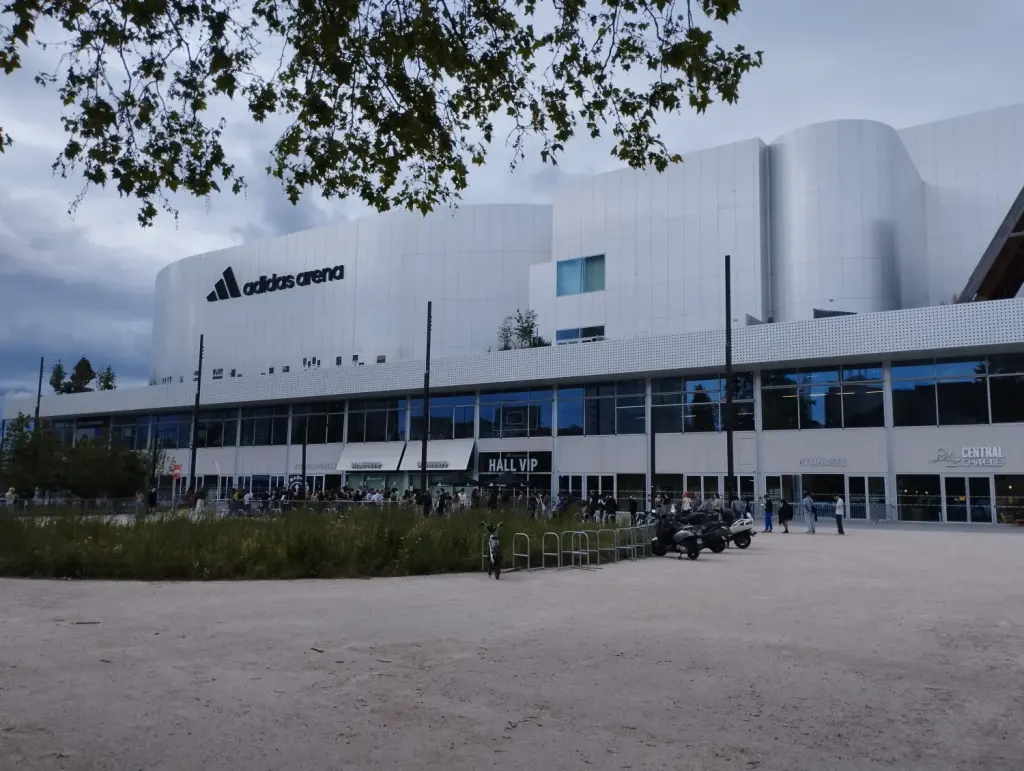 La façade de l’Adidas Arena dans le 18e arrondissement de Paris.