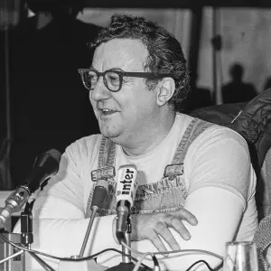 Coluche au Parlement européen à Strasbourg en 1986