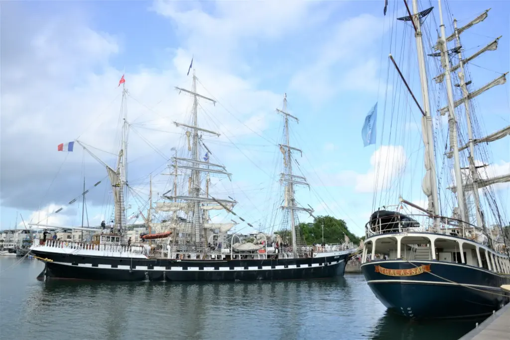 Le trois-mâts Belem appareillant à La Rochelle en juillet 2021, photographie d’archive